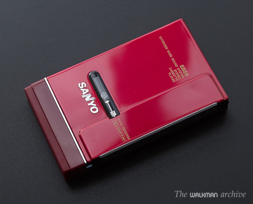 SANYO Walkman JJ-P5 Red 02